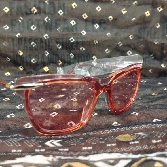 Derek Lam Vivian Pink Sunglasses - Picture 6 of 9